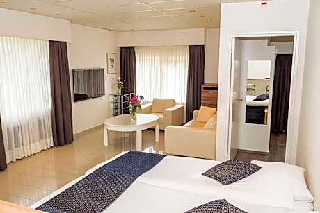 Two-Room Apartment with Four Single Beds - Non-Smoking
