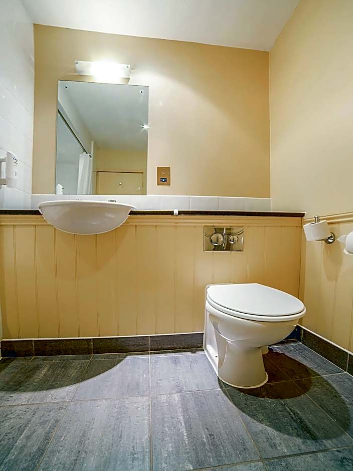 The Bridge House Hotel