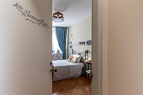 Standard Single Room with Shared Bathroom