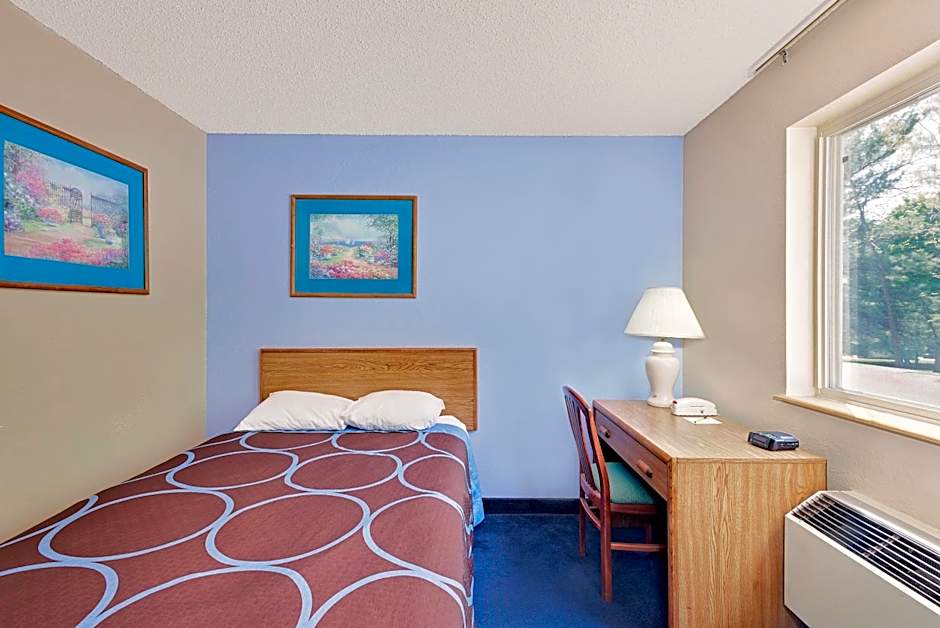 Super 8 by Wyndham Newburgh/West Point Stewart Intl Airport