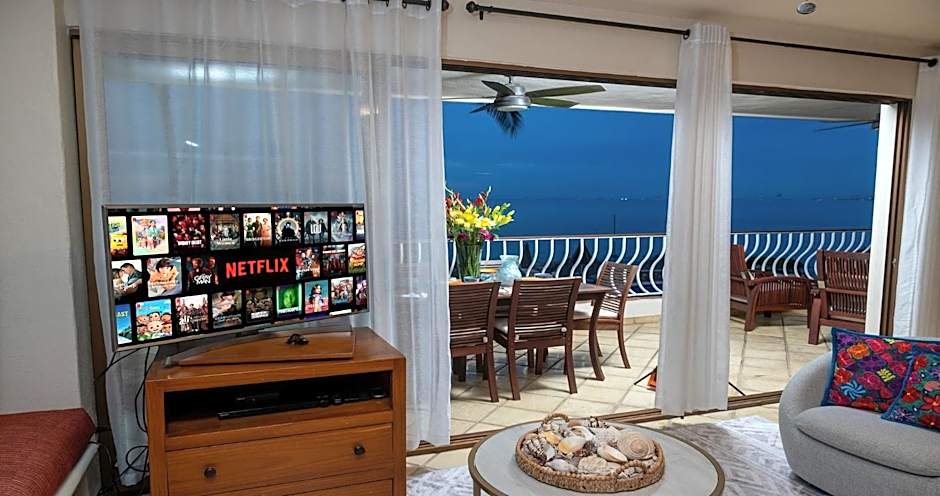 Ocean Front, 3 bedroom, 3 bathroom, Casa Natalia, Playa Esmeralda