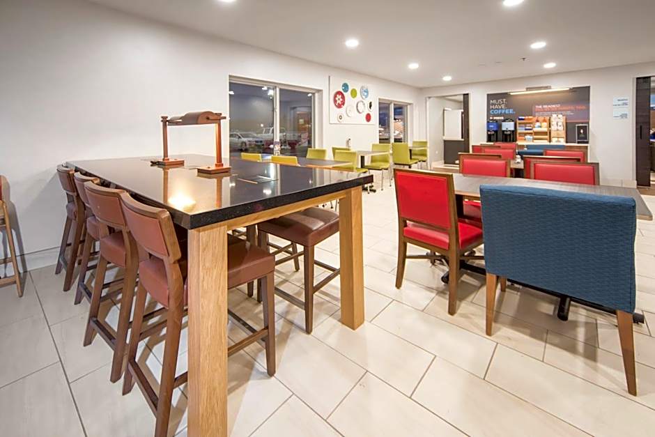 Holiday Inn Express Chicago Northwest-Vernon Hills By IHG