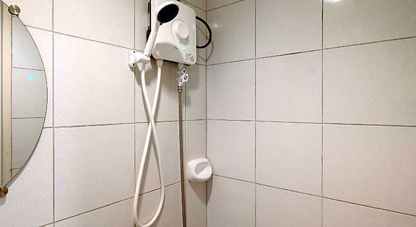 RedDoorz @ D'Little Egg Hostel Pangasinan