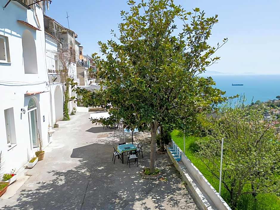 Casa Ninà- Camere con Vista Mare e Terrazza a Raito, Costiera Amalfitana