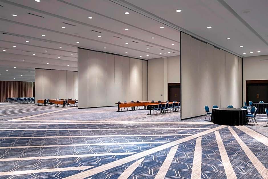 Sheraton Norfolk Waterside Hotel