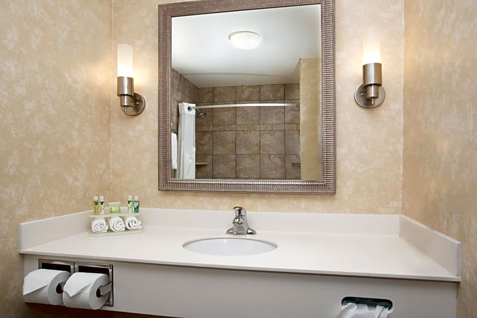 Holiday Inn Express Hotel & Suites Minot South, an IHG Hotel