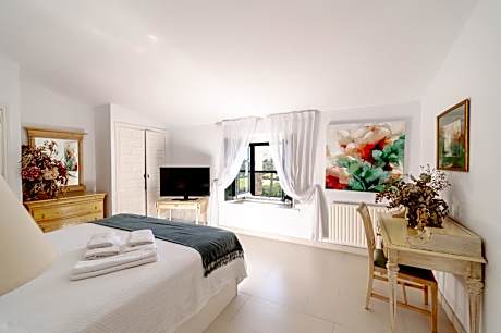 Suite with Garden View