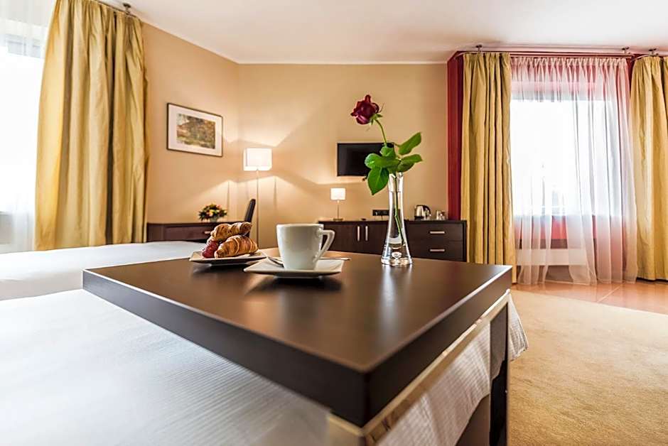 Hotel Victor Pruszkow DeSilva