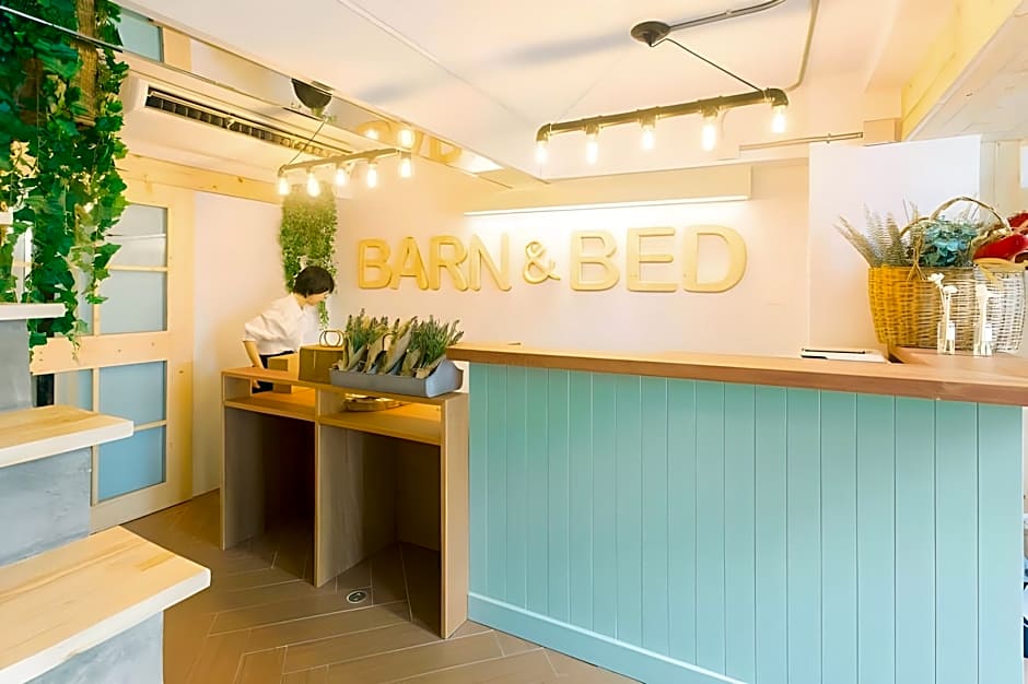 Barn & Bed Hostel