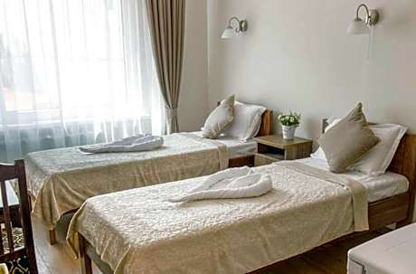 Mandarin Restoran & Hostel