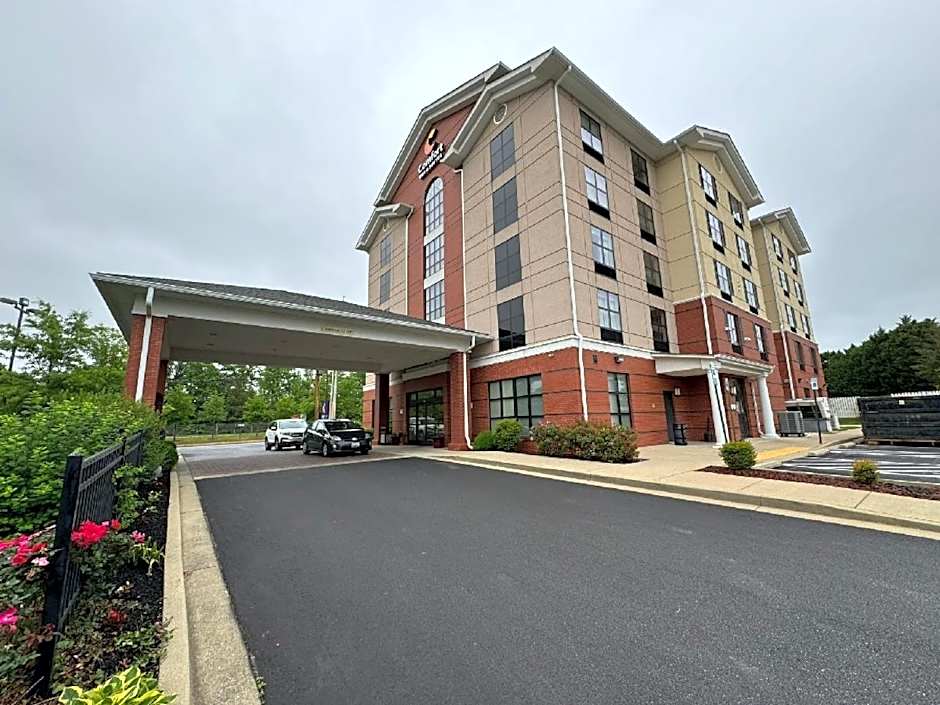 Comfort Inn & Suites Lexington Park near Pax River