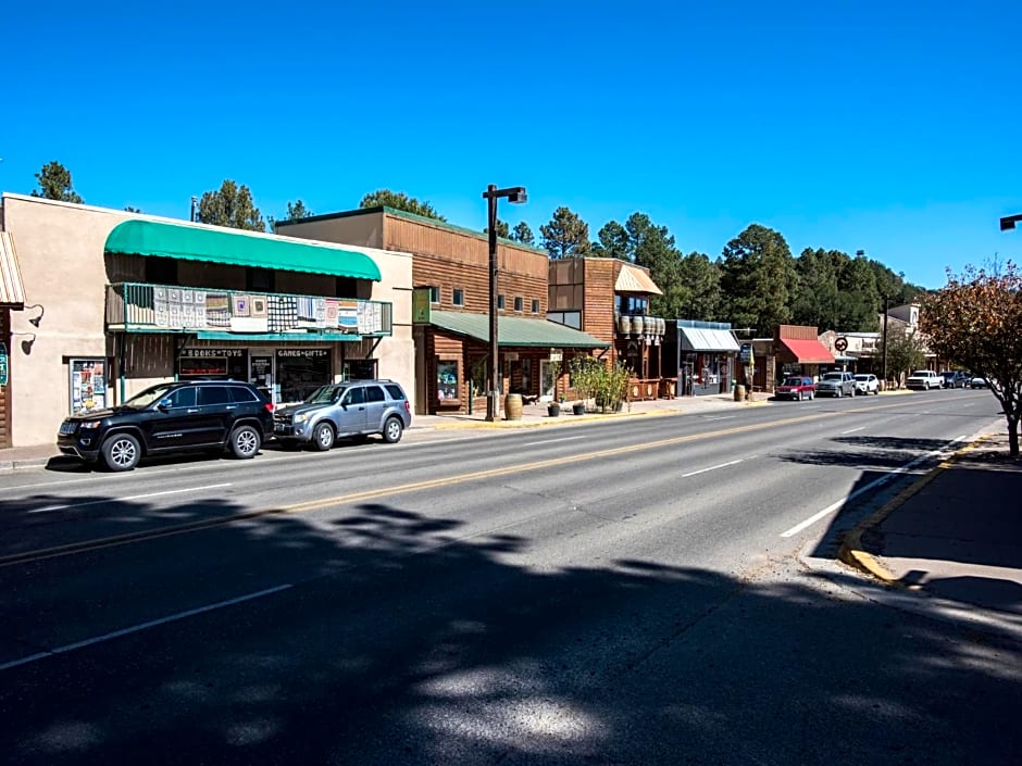 Apache Village 2, King Studio, Midtown, Sleeps 2