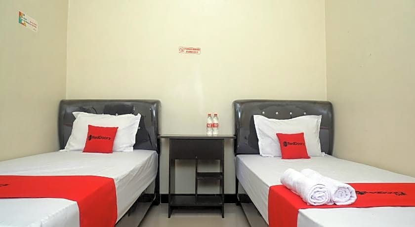 RedDoorz Syariah near Exit Toll Palur