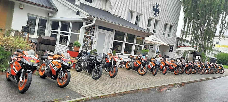 Moto Hostel Doupě