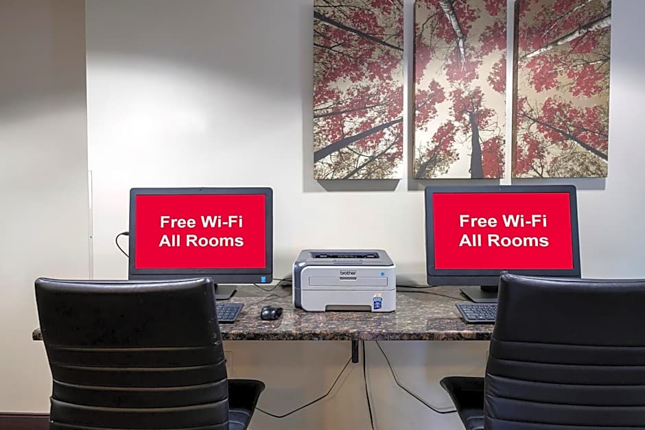 Red Roof Plus+ & Suites Malone