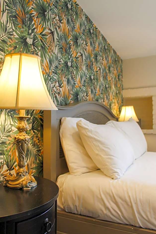 Photo 1 of 5 of 1 King Bed