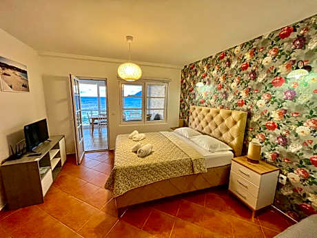 One-Bedroom Apartment with Sea View