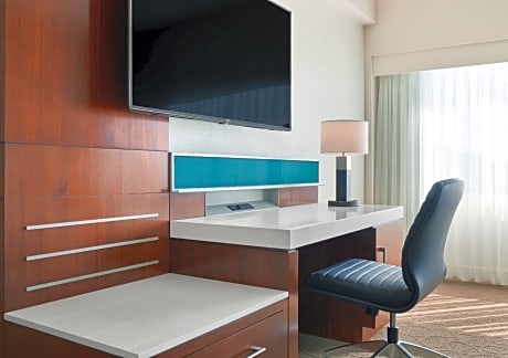 1 Bedroom 2 room Suite, 1 King, Sofa bed