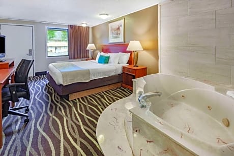 Deluxe King Room with Jetted Tub - Non-Smoking