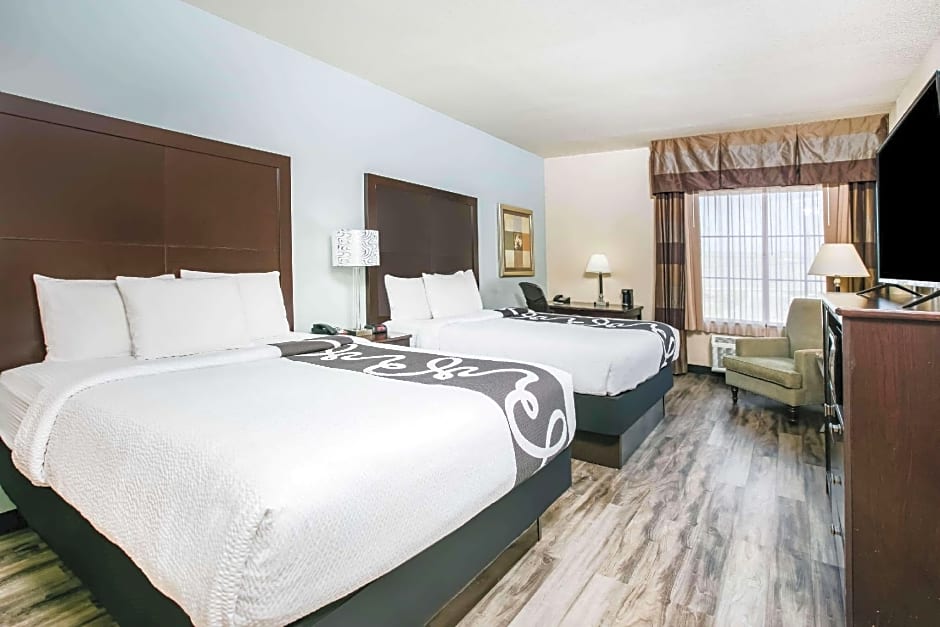 La Quinta Inn & Suites by Wyndham DFW Airport West - Euless