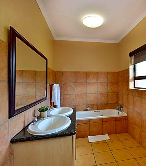 Monateng Safari Lodge