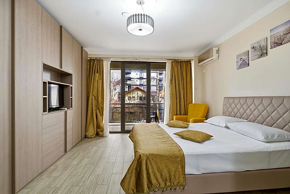 REYNA APART HOTEL