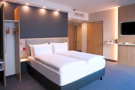 Standard Queen Room - Disability Access
