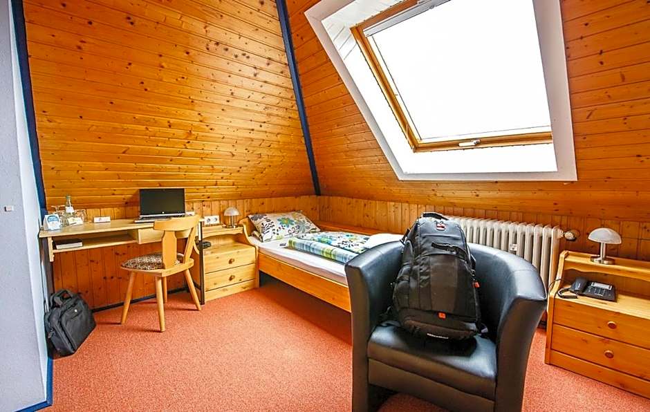 Villa Bruderfels, Garni