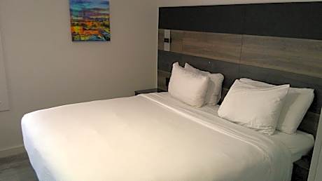 King Room with Bath Tub - Disability Access/Non-Smoking