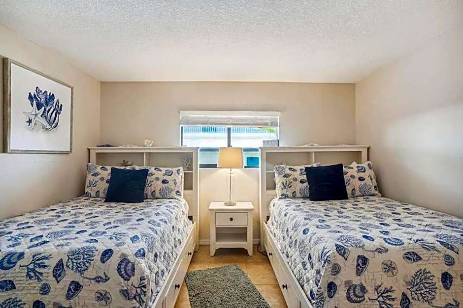 Beach Palms- Unit 102
