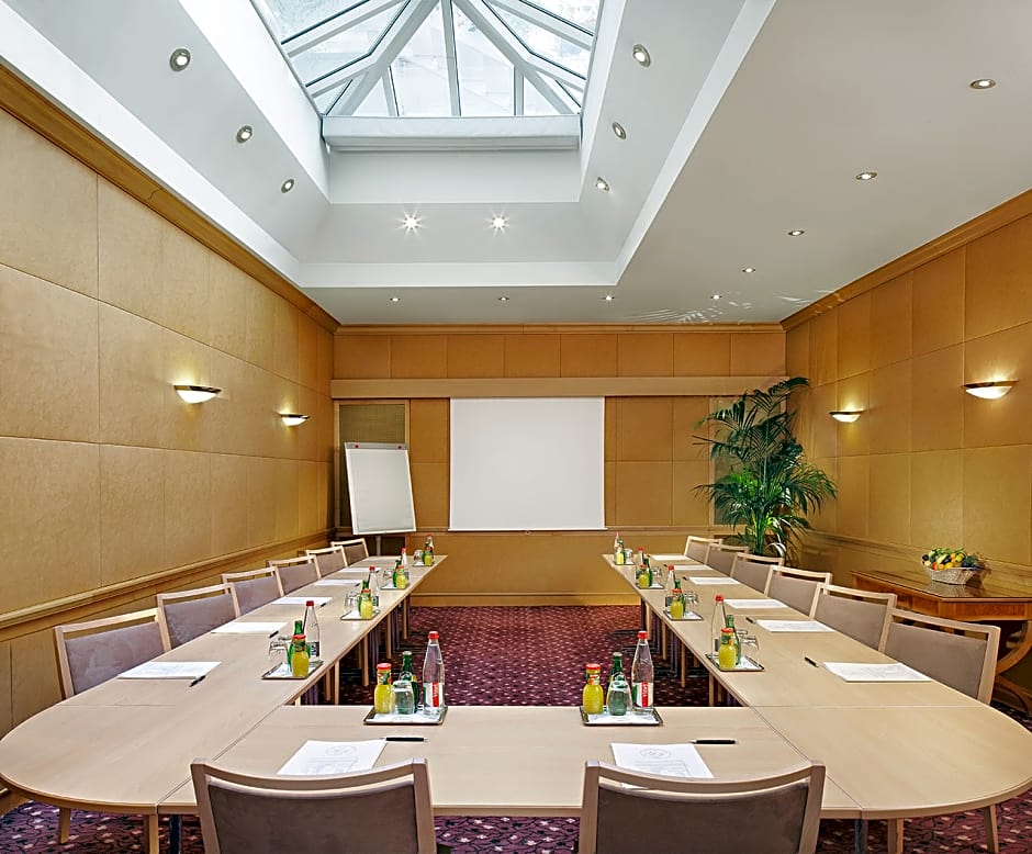 Rochester Champs-Elysees Hotel