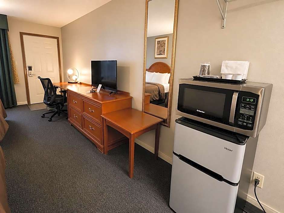 Ozark Inn & Suites