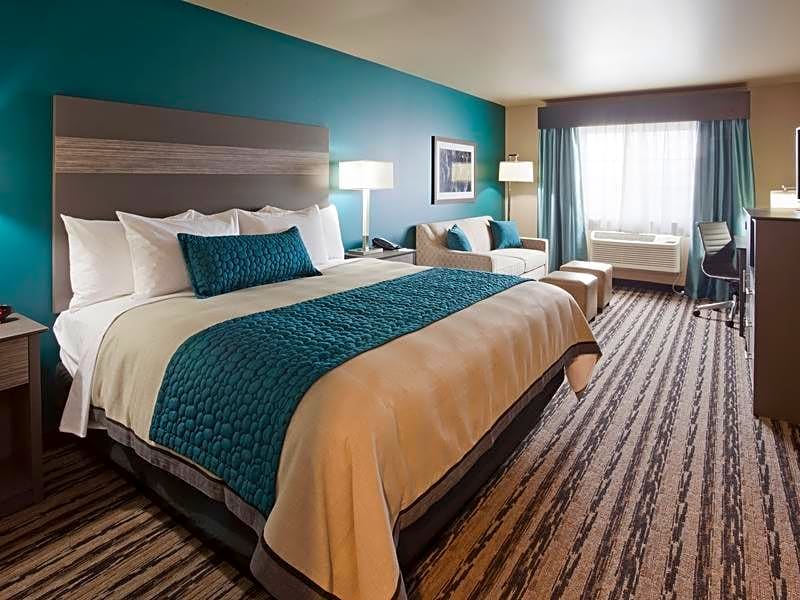 GrandStay Hotel & Suites Valley City