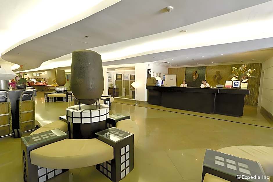 Crown Regency Suites Mactan