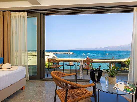 Soho SeaFront Suites