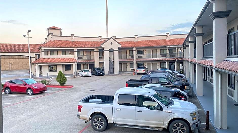 Island Suites Hobby Airport