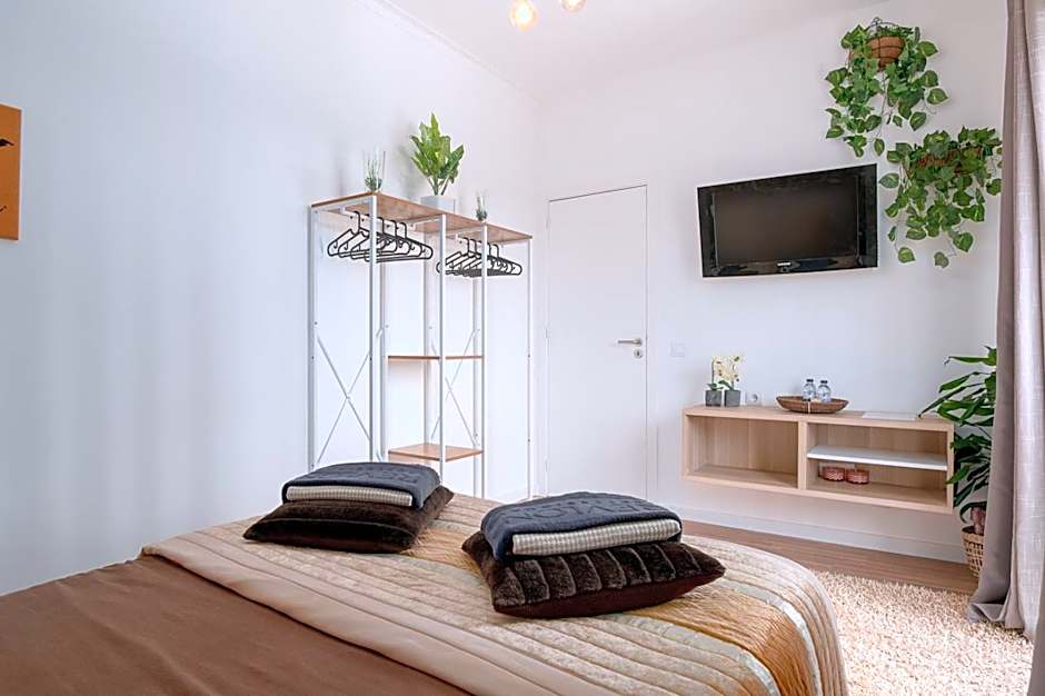 Avenue View Rooms - Guest House