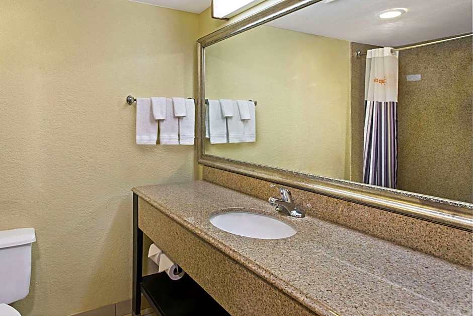 La Quinta Inn & Suites by Wyndham Salina