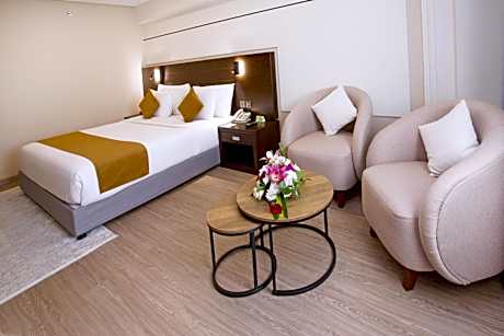 King Suite with Mountain View