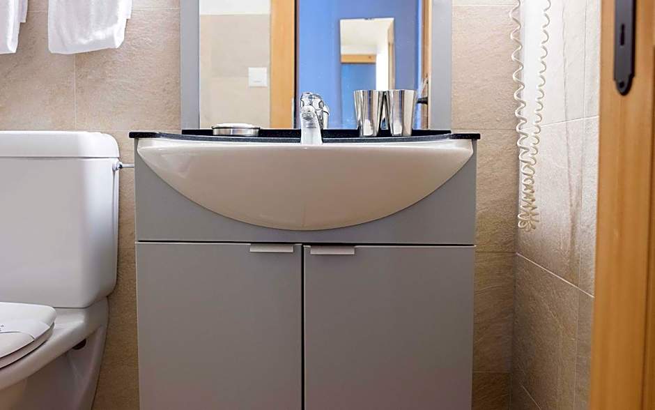 Garni Hotel des Alpes by Bruno Kernen