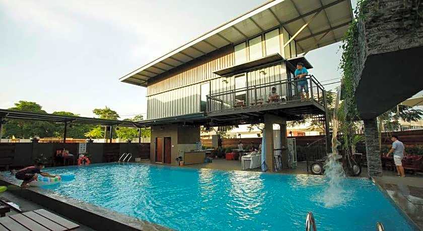 Kluang Container Hotel