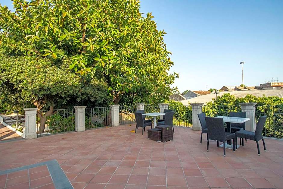 Royal Playa Suite and Apartament -private parking- self chek out