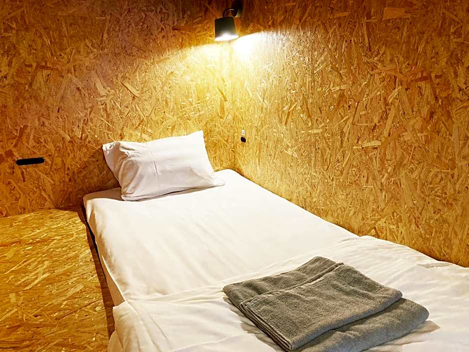 ADLIV/Factry Stay/工場に泊まれる