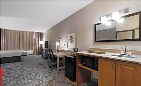 2 Queen Beds, Suite, Nonsmoking