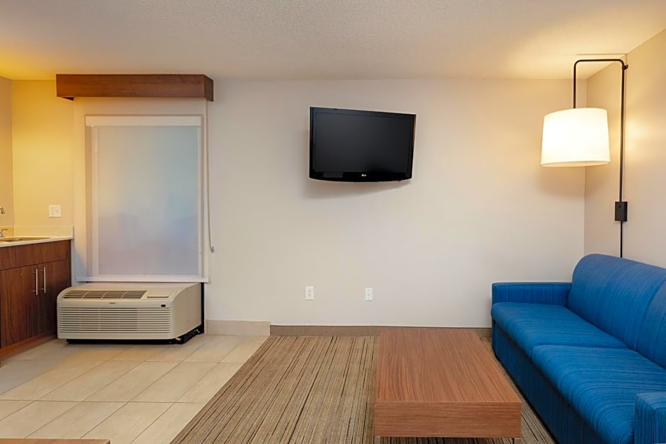 Holiday Inn Express & Suites Milton East I-10