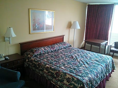 Deluxe Queen Room with Two Queen Beds - Smoking