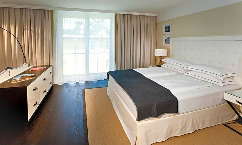 Lake's - My Lake Hotel
