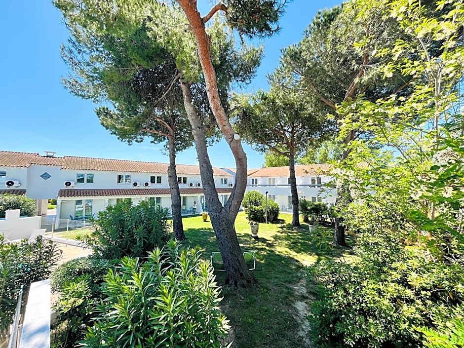 Artemia Aigues-Mortes - Hôtel avec piscine - Bornes électriques - Parking privé - Local vélo-moto