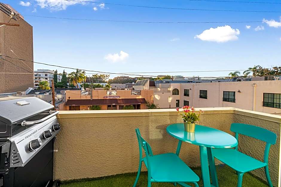 Beverly Hills Chic 2 bed 2bath with Patio and Parking 309