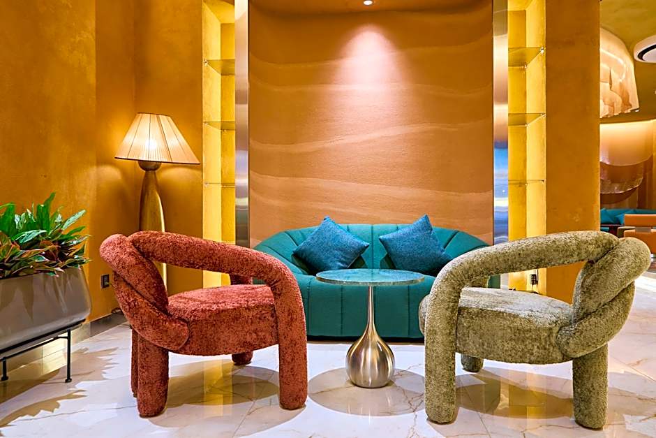 Kin Hotel Ly Tu Trong